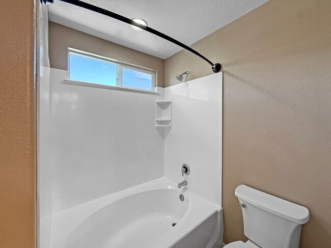 Building Photo - Beautifully Upgraded 3BR/2.5BA Townhome in...