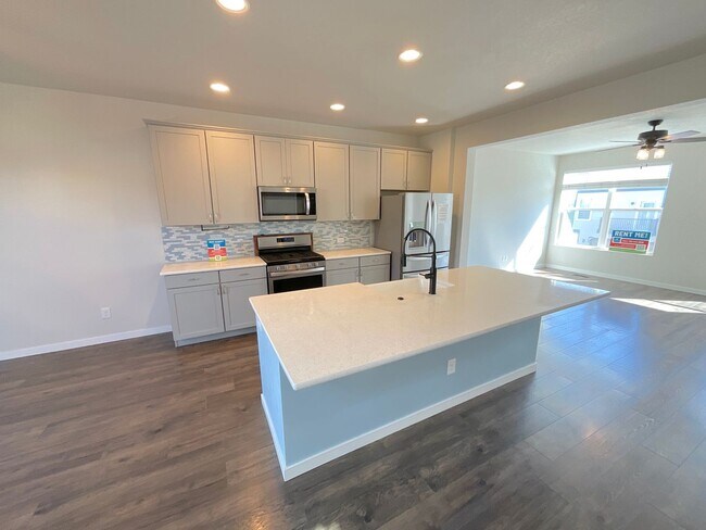 Building Photo - 4 Bedroom Home Available Near E Woodmen Rd & Rangewood Dr!