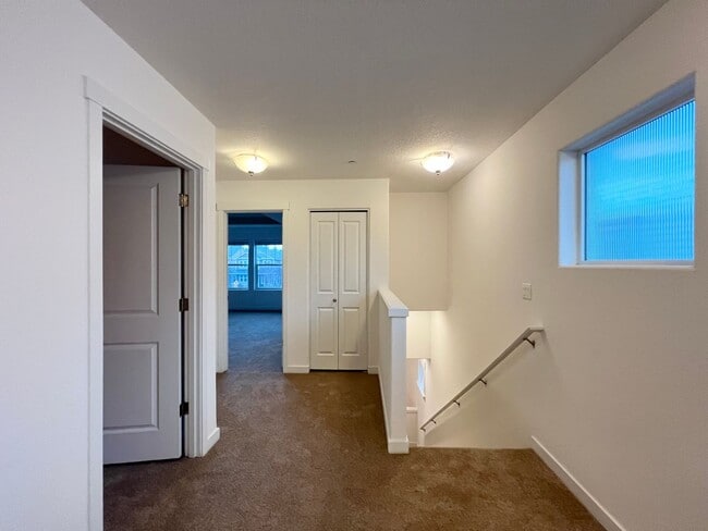 Building Photo - Beautiful 4 Bed, 2.5 Bath Home with Two Car Garage!