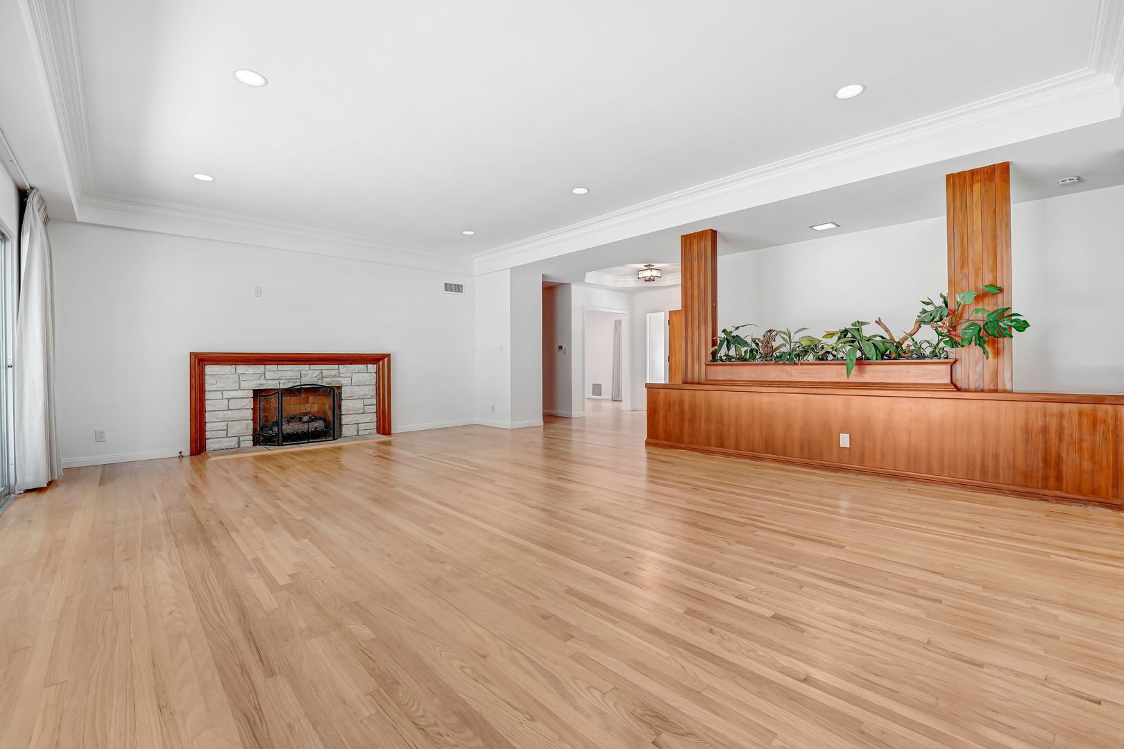 Building Photo - 555 Amalfi Dr