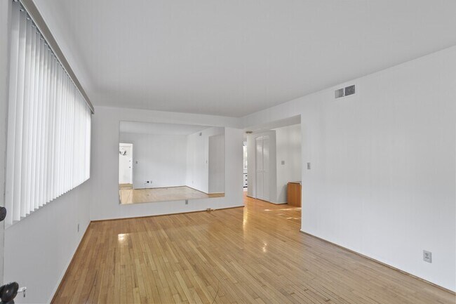 Building Photo - 20 26th St NW