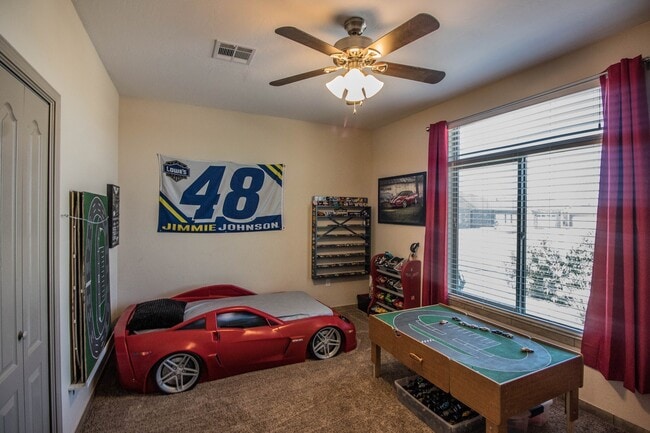 Building Photo - Spacious, Charming Home