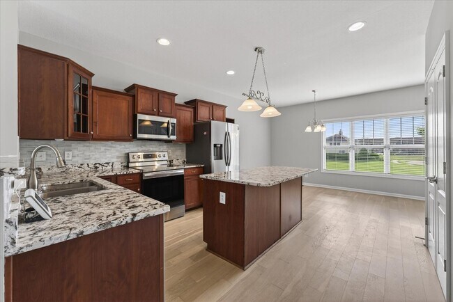 Building Photo - 3 Bedroom 3 1/2 Bath Pet Friendly Condo For Rent!