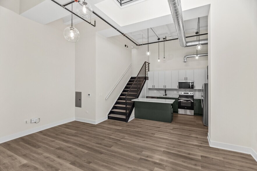 Building Photo - 1453 Maple Ave