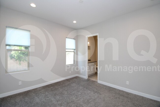 Building Photo - 10635 E Tumbleweed Ave