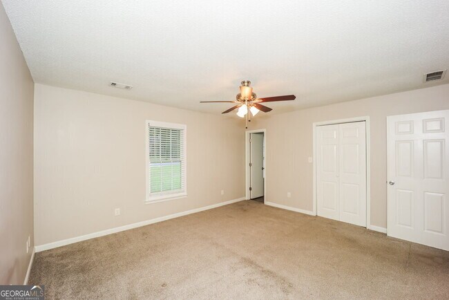 Building Photo - 10916 Clearwater Dr