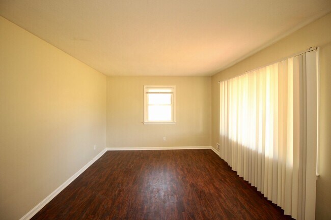 Building Photo - Super 3-brm stone ranch with basement in e...
