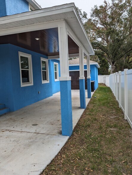 Building Photo - 2010 Seminole Blvd S