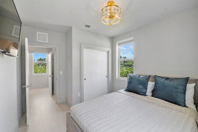 Building Photo - 99 Seaside Ave