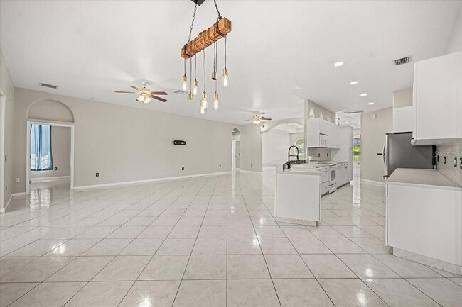 Building Photo - 13848 Vista Del Lago Blvd