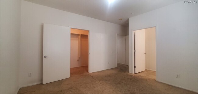 Building Photo - 6868 Sky Pointe Dr