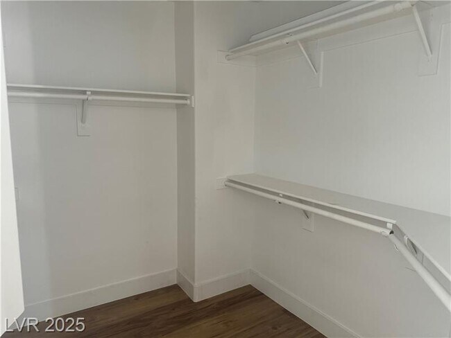 Building Photo - 8725 Russet Hills Ct