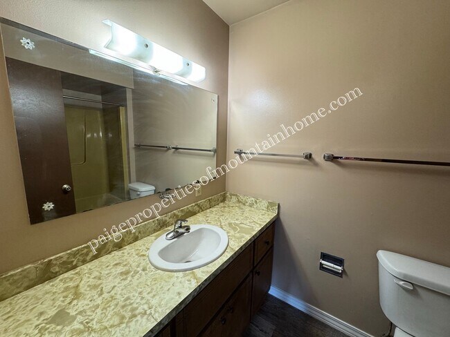 Building Photo - 1842 Buzzard Roost Rd