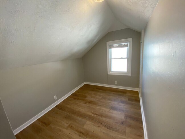Building Photo - 1025 S 28th St