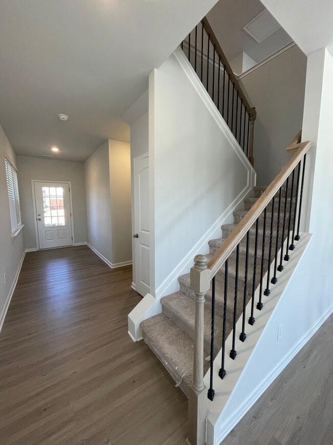 Building Photo - 112 Briarwood Dr E