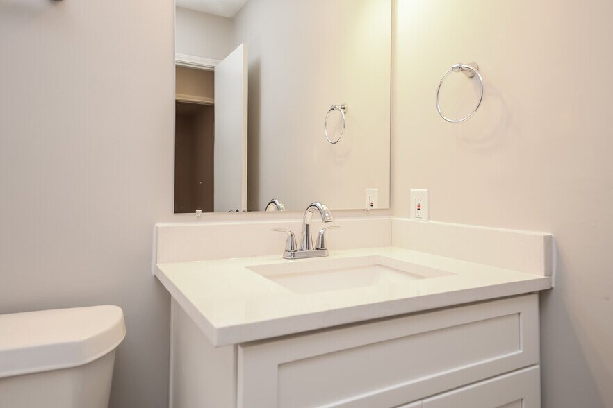 Building Photo - 81 Floyd St