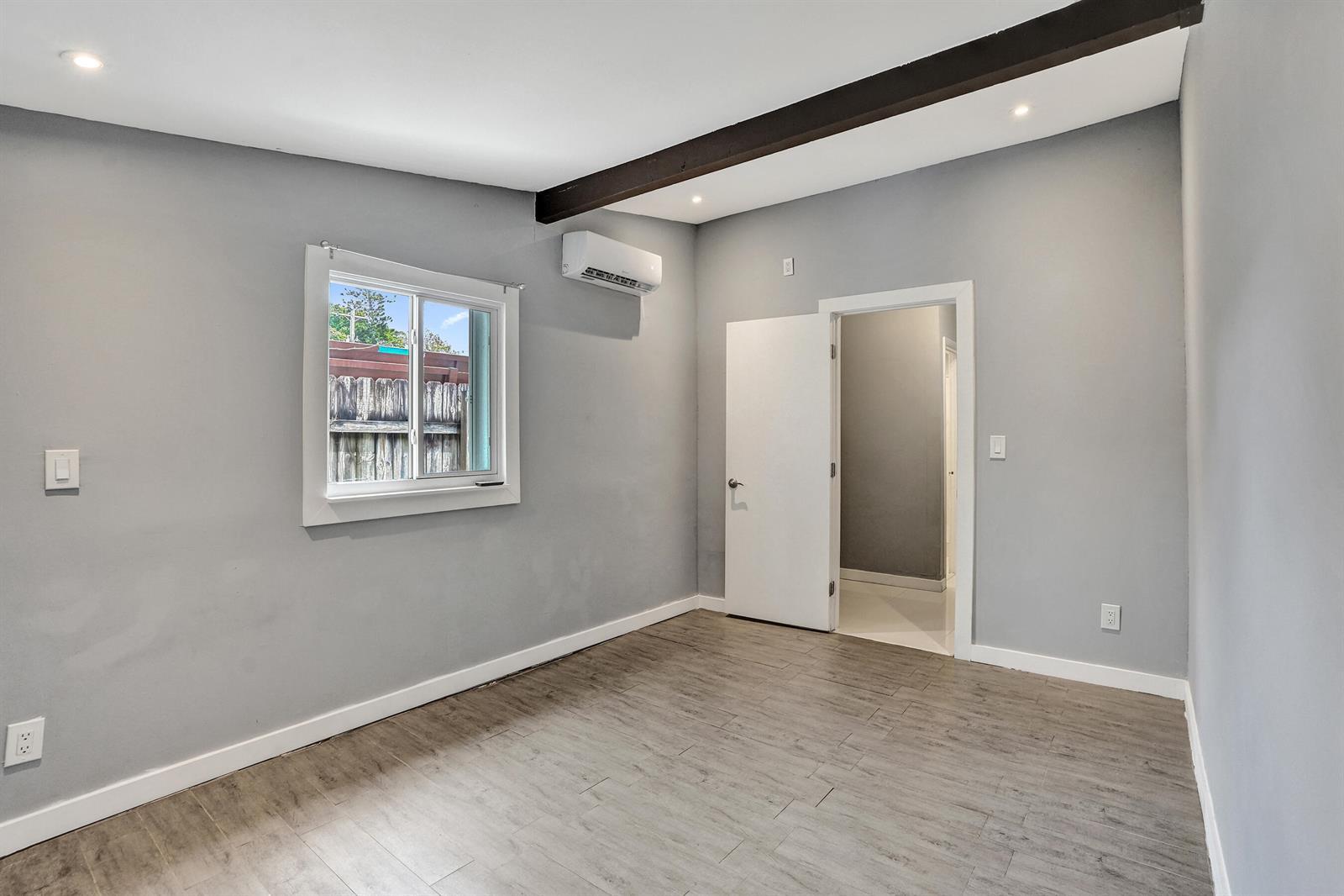 Building Photo - 4670 SW 25th Ave