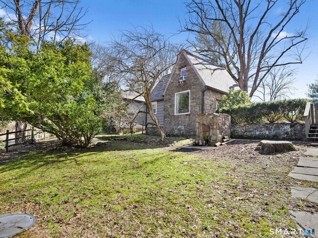 Building Photo - 212 New Canaan Ave