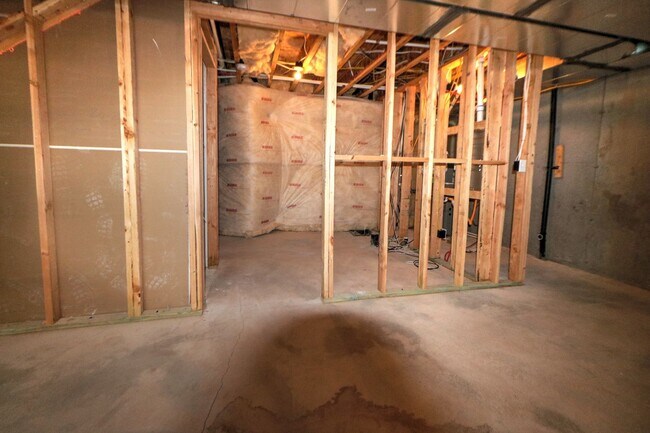 Building Photo - 4 Bedroom 3 Bathroom Townhome in Lehi!