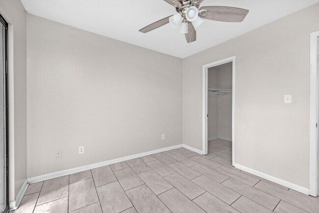 Building Photo - 131 Bayou View Dr