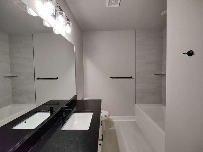 Building Photo - 19 Ventnor Cir