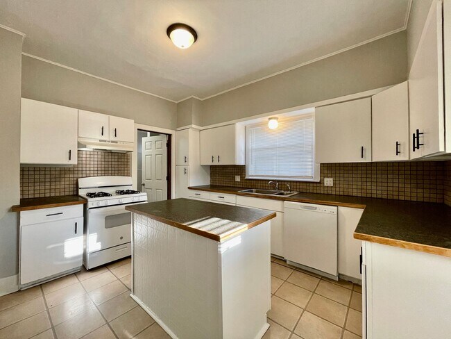 Building Photo - Four Bedroom Home in Wyoming