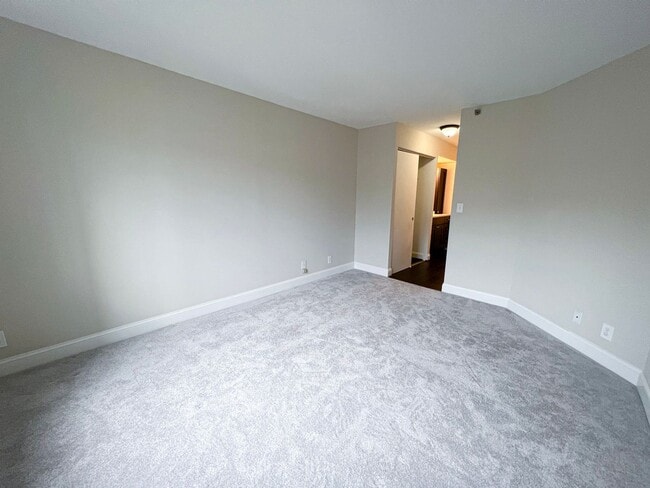 Building Photo - Beautiful And Modern 1 Bed, 1 Bath Condo In Prime Location With High Walk Score In Alta Vista