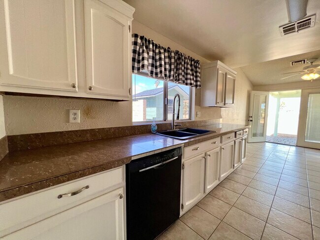 Building Photo - 4427 N 102nd Dr