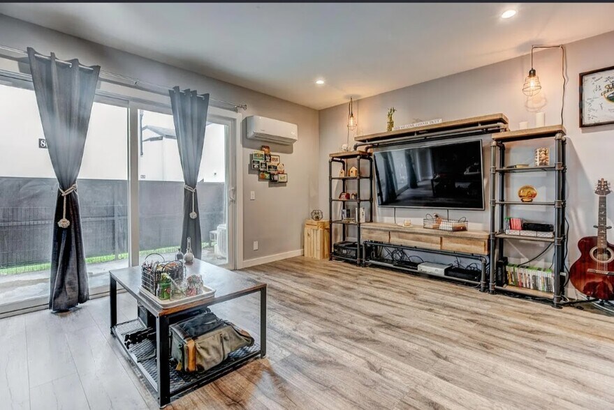 Building Photo - 8027 Caminito de Pizza