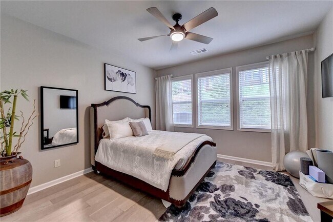 Building Photo - 2185 Mission View Dr NW