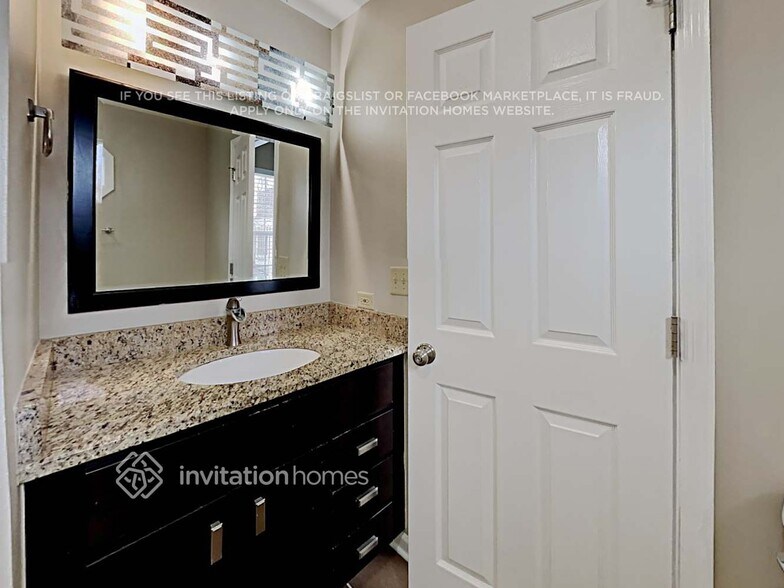Building Photo - 21536 W Highland Dr