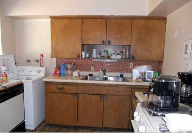 Building Photo - 5652 Kensington Cir