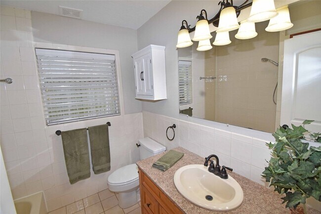 Building Photo - 2614 Willowby Dr
