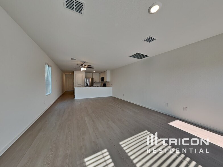 Building Photo - 823 Ponderosa Ln