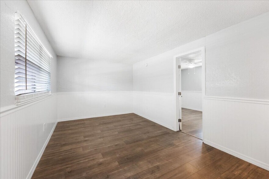 Interior Photo - 810 Sycamore Street
