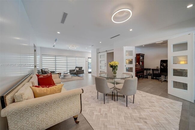 Building Photo - 1117 Alfonso Ave