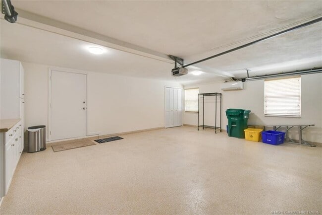 Building Photo - 229 Colony Rd