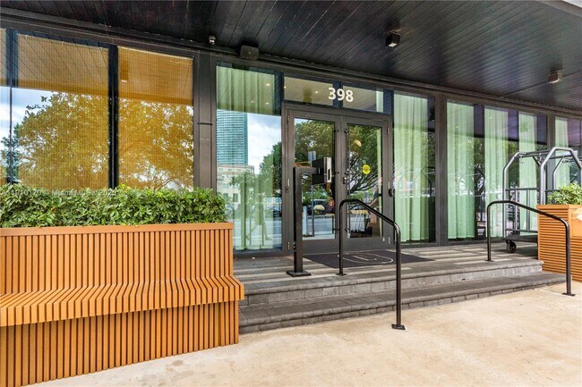 Building Photo - 398 NE 5th St