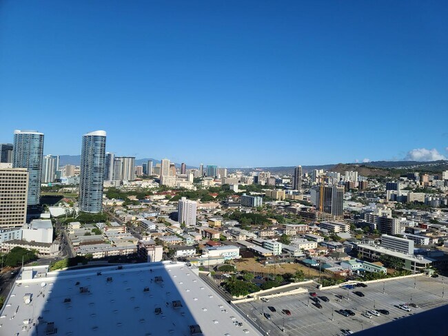 Building Photo - Azure.  So convenient!