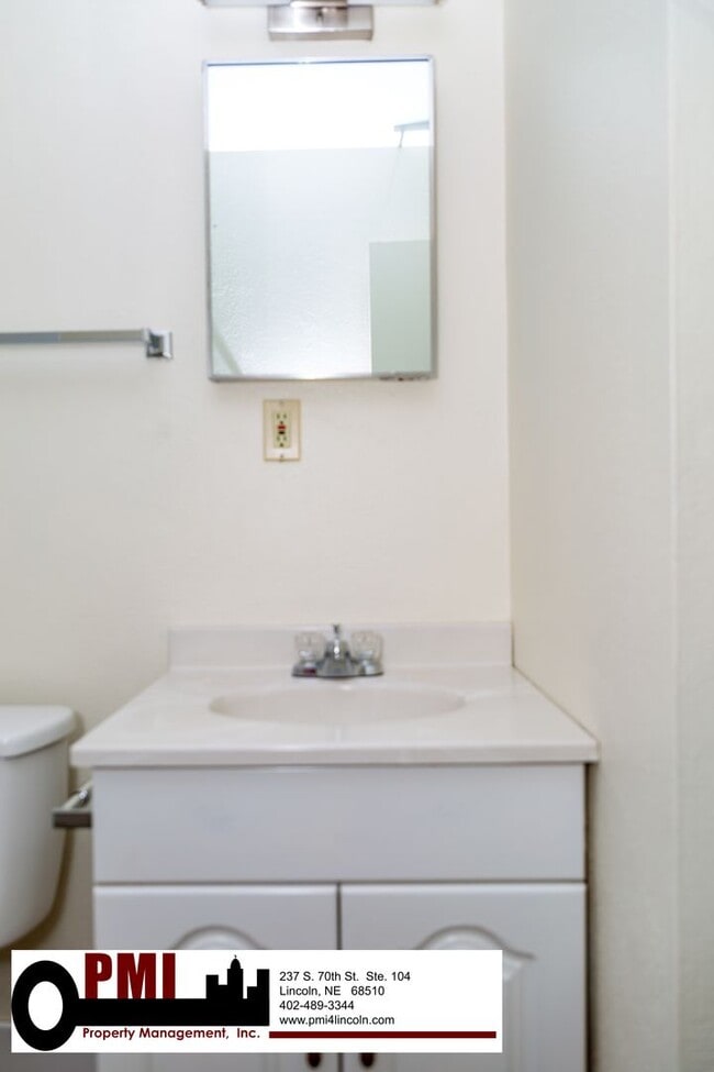 Building Photo - 2 Bedroom, 1 Bathroom House for Rent; Avai...