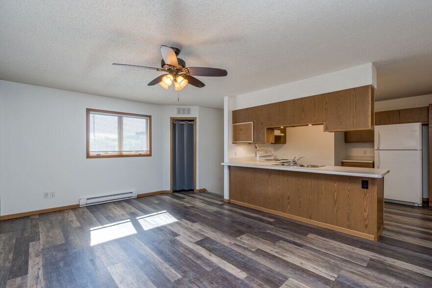 Building Photo - 121 Balcerzak Dr