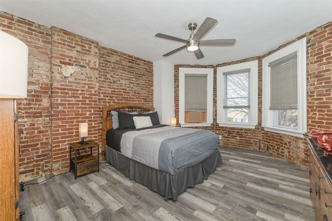 Building Photo - 4992 Botanical Ave