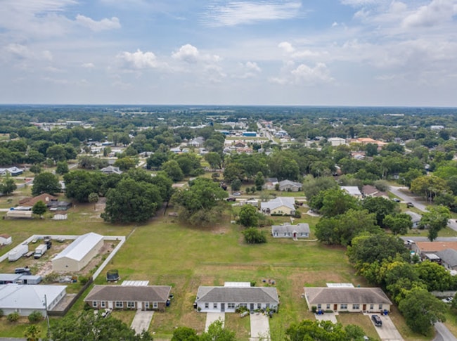 Building Photo - MOVE IN SPECIAL- Spacious 3/2 Duplex in St. Cloud Located Close to Lakefront