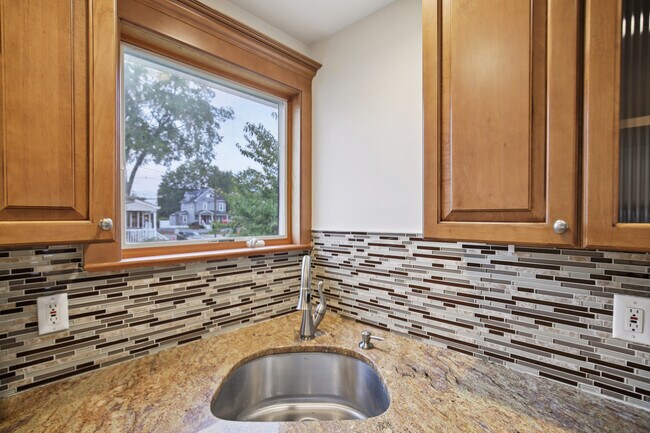 Building Photo - 166 Franklin Ave