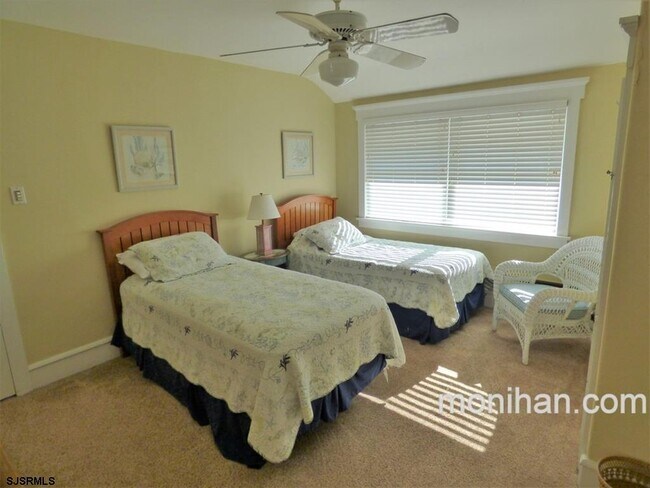Building Photo - 875 Stenton Pl