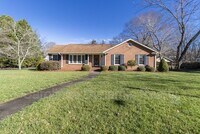 Building Photo - 6618 Castlegate Dr