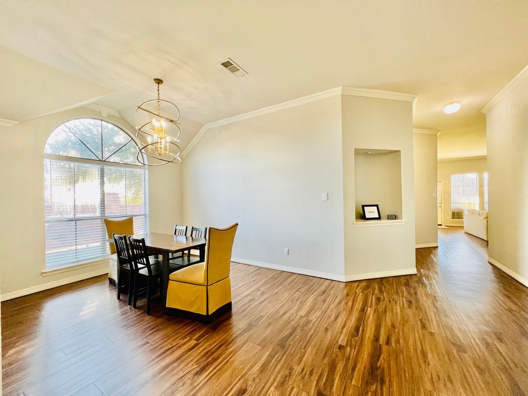 Building Photo - 9220 Edgemont Dr