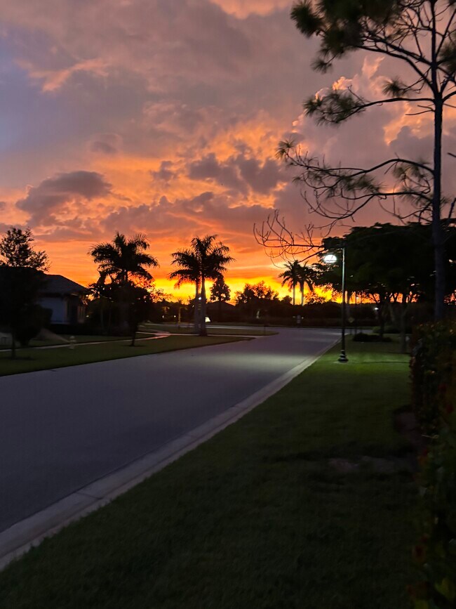 Building Photo - 9574 Everglades Dr