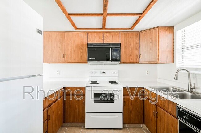 Building Photo - 3823 S Maryland Pkwy