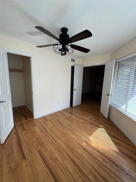 Building Photo - 9801 Walnut St